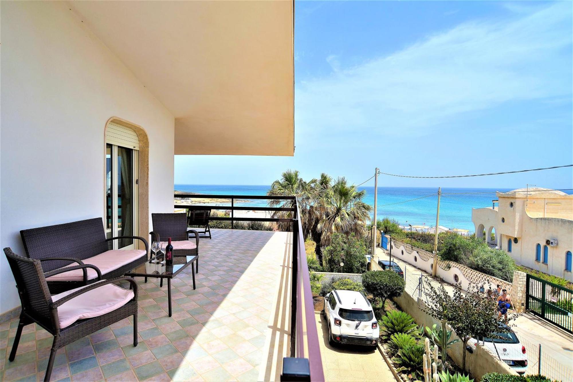 Tra Cielo E Mare - Spiaggia San Lorenzo Reitani Exterior photo